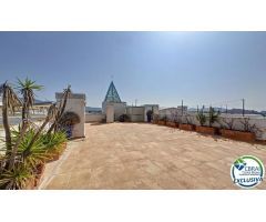En venta – Ático con doble terraza, 3 dormitorios y vistas despejadas en Santa Margarita (Roses)