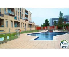 PUIG ROM Apartamento de dos dormitorios con piscina comunitaria, parking y solárium