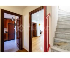 ¡Ático dúplex con terraza, garaje y trastero en Cornisa Azul!