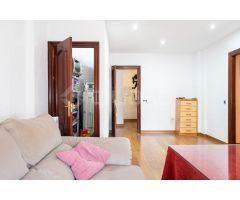 ¡Ático dúplex con terraza, garaje y trastero en Cornisa Azul!