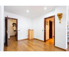 ¡Ático dúplex con terraza, garaje y trastero en Cornisa Azul!
