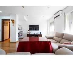 ¡Ático dúplex con terraza, garaje y trastero en Cornisa Azul!