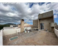 CASA SEMI REFORMADA CON DOS TERRAZAS  EN LLUCMAJOR
