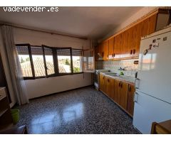 Casa con garaje y terraza en La Fresneda