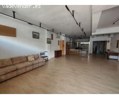Local comercial en buen estado próximo a la estación de Renfe y la calle real