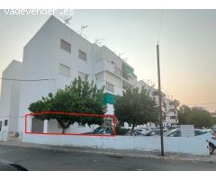 Vivienda en esquina con entrada independiente y opción de negocio
