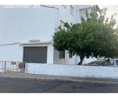 Vivienda en esquina con entrada independiente y opción de negocio