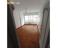 Floranes. Estupendo piso para reformar en buen edificio con 2 ascensores.