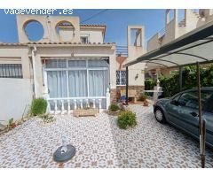 ???? ¡Oportunidad en Torrevieja! Acogedora Vivienda Adosada con Solárium Privado
