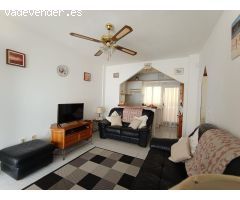 ???? ¡Oportunidad en Torrevieja! Acogedora Vivienda Adosada con Solárium Privado