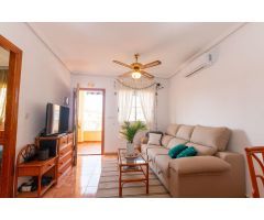 Bungalow en planta alta con 2 dormitorios, 1 baño con solarium en zona de Torrevieja