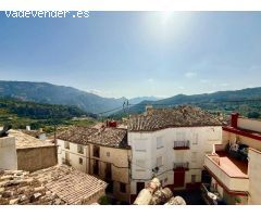 CASA RURAL REFORMADA CON ALTO POTENCIAL COMO ALOJAMIENTO TURÍSTICO EN CONFRIDES
