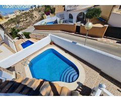 Precioso chalet con piscina privada en Gran Alacant