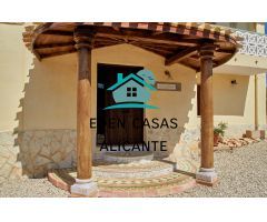 Casa unifamiliar de 317m2 con 6 Dormitorios 3 baños, Piscina y garaje en Torre Manzanas, Alicante