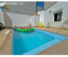 Dos dormitorios con piscina privada.