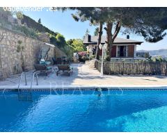 ESPECTACULAR CHALET EN ZONA RESIDENCIAL CON PISCINA - VALLIRANA