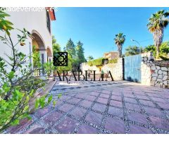 IMPERESIONANTE CHALET DE 318M2 CONSTRUIDOS Y 3.000M2 DE TERRENO EN PARAÍSO ARENAL!!!
