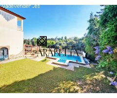 IMPERESIONANTE CHALET DE 318M2 CONSTRUIDOS Y 3.000M2 DE TERRENO EN PARAÍSO ARENAL!!!