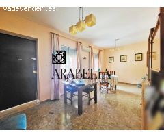 FABULOSA CASA INDEPENDIENTE PARA ENTRAR A VIVIR EN ZONA MEDIA DEL CAMPO DE LA VERDAD!!!