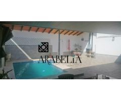 ESTUPENDA CASA A LA VENTA EN EL RINCONCILLO (LA CARLOTA)