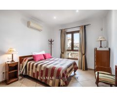 CHALET UNIFAMILIAR DE 4 HABITACIONES CON GARAJE, ASCENSOR Y TERRAZAS EN URBANIZACIÓN EN MARRATXÍ