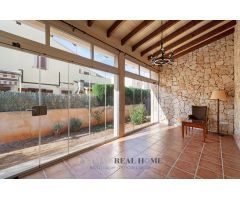 CHALET UNIFAMILIAR DE 4 HABITACIONES CON GARAJE, ASCENSOR Y TERRAZAS EN URBANIZACIÓN EN MARRATXÍ