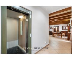 CHALET UNIFAMILIAR DE 4 HABITACIONES CON GARAJE, ASCENSOR Y TERRAZAS EN URBANIZACIÓN EN MARRATXÍ