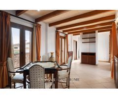 CHALET UNIFAMILIAR DE 4 HABITACIONES CON GARAJE, ASCENSOR Y TERRAZAS EN URBANIZACIÓN EN MARRATXÍ