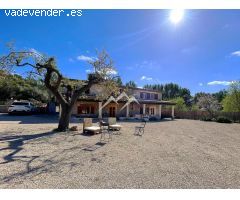 Finca rústica de carácter mallorquín y vistas a la Tramontana en Calviá
