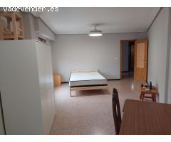 Se alquilan habitaciones por separado.
