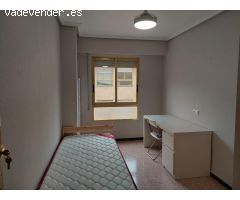 Se alquilan habitaciones por separado.