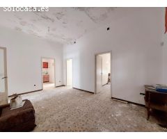 Casa con Terreno en Zarandona