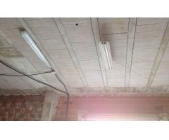 Se alquila local comercial frente a colegio de Santiago el Mayor, 160 m2