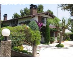 Alquiler de un chalet de 550m2 en Godella, Valencia