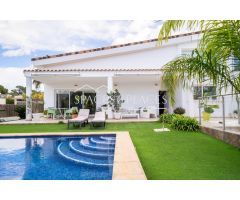 Casa exclusiva con 4 habitaciones con piscina en la Urbanización Torre en Conill-Cumbres, Valencia
