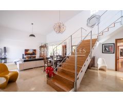 Casa exclusiva con 4 habitaciones con piscina en la Urbanización Torre en Conill-Cumbres, Valencia