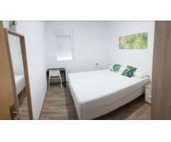 El amueblado piso de 3 habitaciónes con buena renovación al lado del mar en Malvarossa