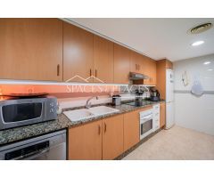 Se vende piso en residencial con piscina en avenida del Maestro Rodrigo
