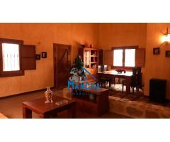 INMOBILIARIA LA MANCHA VENDE CHALET INDEPENDIENTE EN TERRENO URBANO URBANIZACIÓN AGUACAMPADA