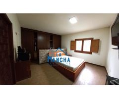 INMOBILIARIA LA MANCHA VENDE CHALET INDEPENDIENTE EN TERRENO URBANO URBANIZACIÓN AGUACAMPADA