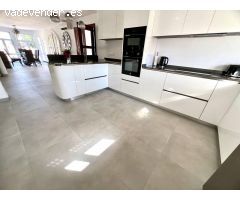GRAN VILLA DE LUJO EN TORREVIEJA, 6 HAB, 4 BAÑOS