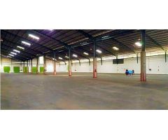 Gran nave industrial con amplia parcela y oficinas en Cantabria