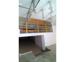 Amplio local de dos niveles en venta Santander