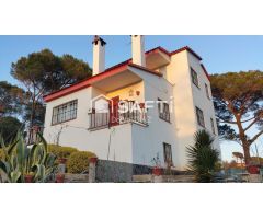 Casa de tres Plantas y Pozo.