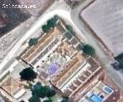 Lote de casas de obra parada en Villena (Alicante)