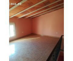 ESTUPENDO CHALET CON PISCINA Y UN ALMACÉN  DE 550 M2