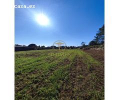 Solar en venta, a un paso de Tui centro.