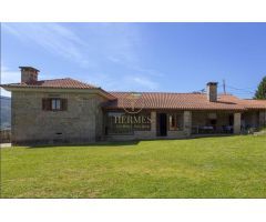 Casa señorial con piscina en Tui, a estrenar!!