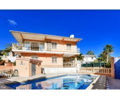 Casa con encanto: jardin, piscina y vista al Peñon