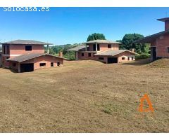 Oportunidad única de finalizar a tu gusto un chalet exclusivo en un entorno tranquilo.